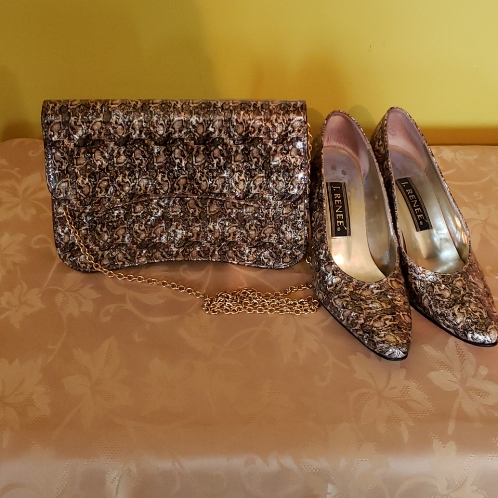 Pre-loved Gold & Black Shoes w/ Matching Handbag